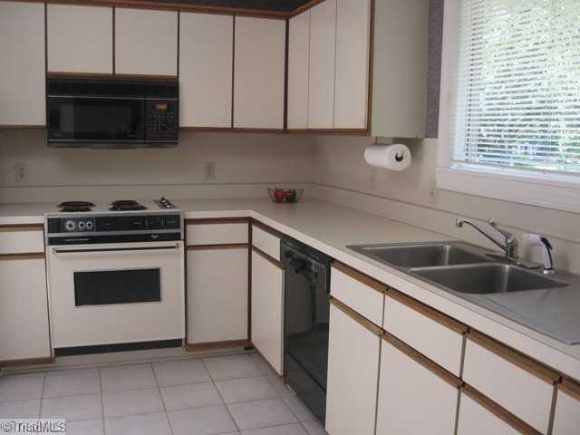 175 Old Mill Road, Unit C High Point, NC 27265 - Photo 6 of 16 Kitchen.