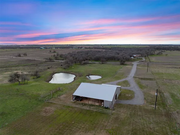 $800,000 | 700 County Road 466, Elgin, TX 78621