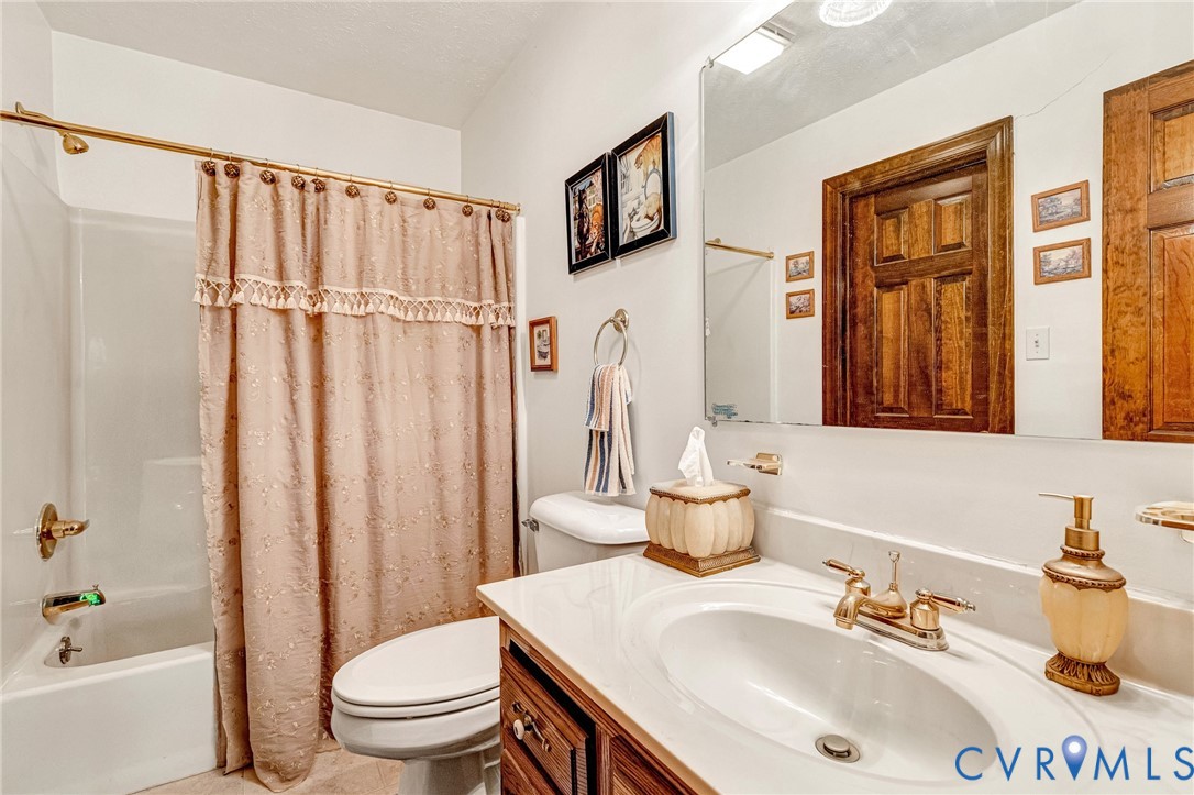 11516 Doswell Road Doswell, VA 23047 - Photo 20 of 50 a bathroom with a sink toilet and shower