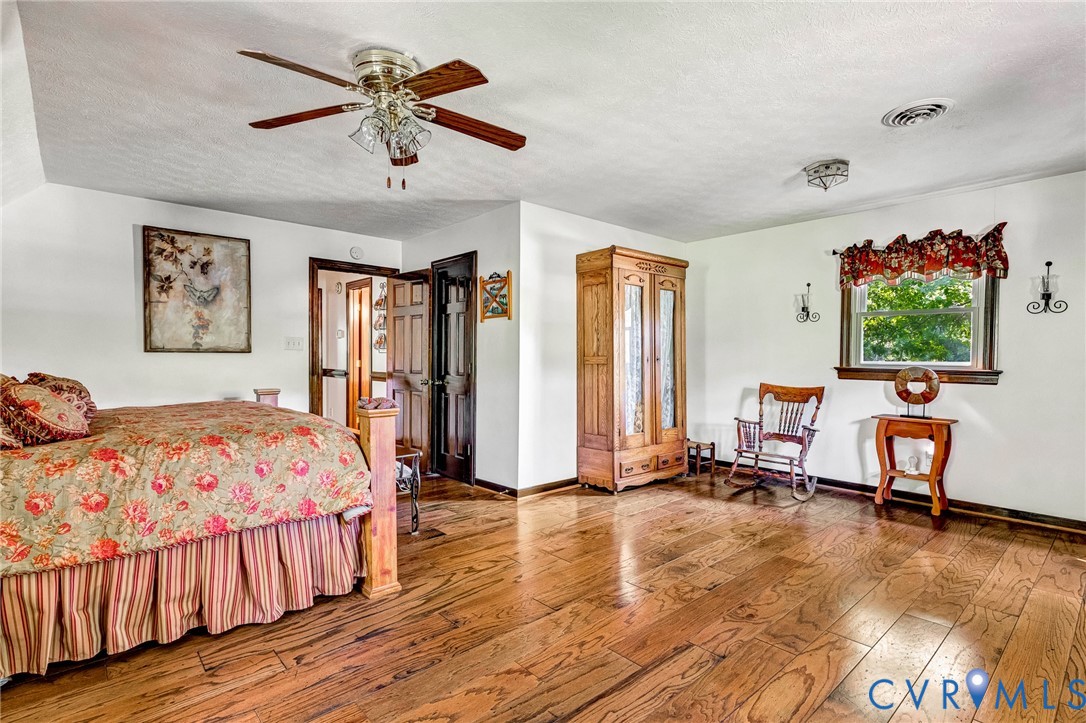 11516 Doswell Road Doswell, VA 23047 - Photo 23 of 50 a bedroom with a bed and a chandelier