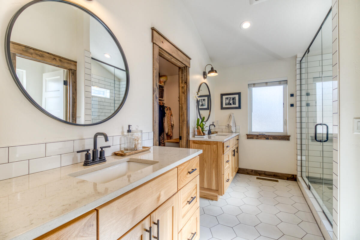 21027 Southwest Gift Road Bend, OR 97703 - Photo 20 of 52 Primary Bathroom w/ dual vanities.