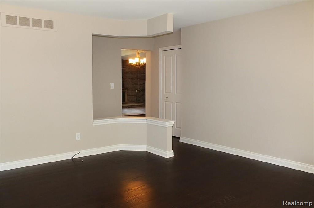 6094 Wedgewood Road Canton, MI 48187 - Photo 7 of 56