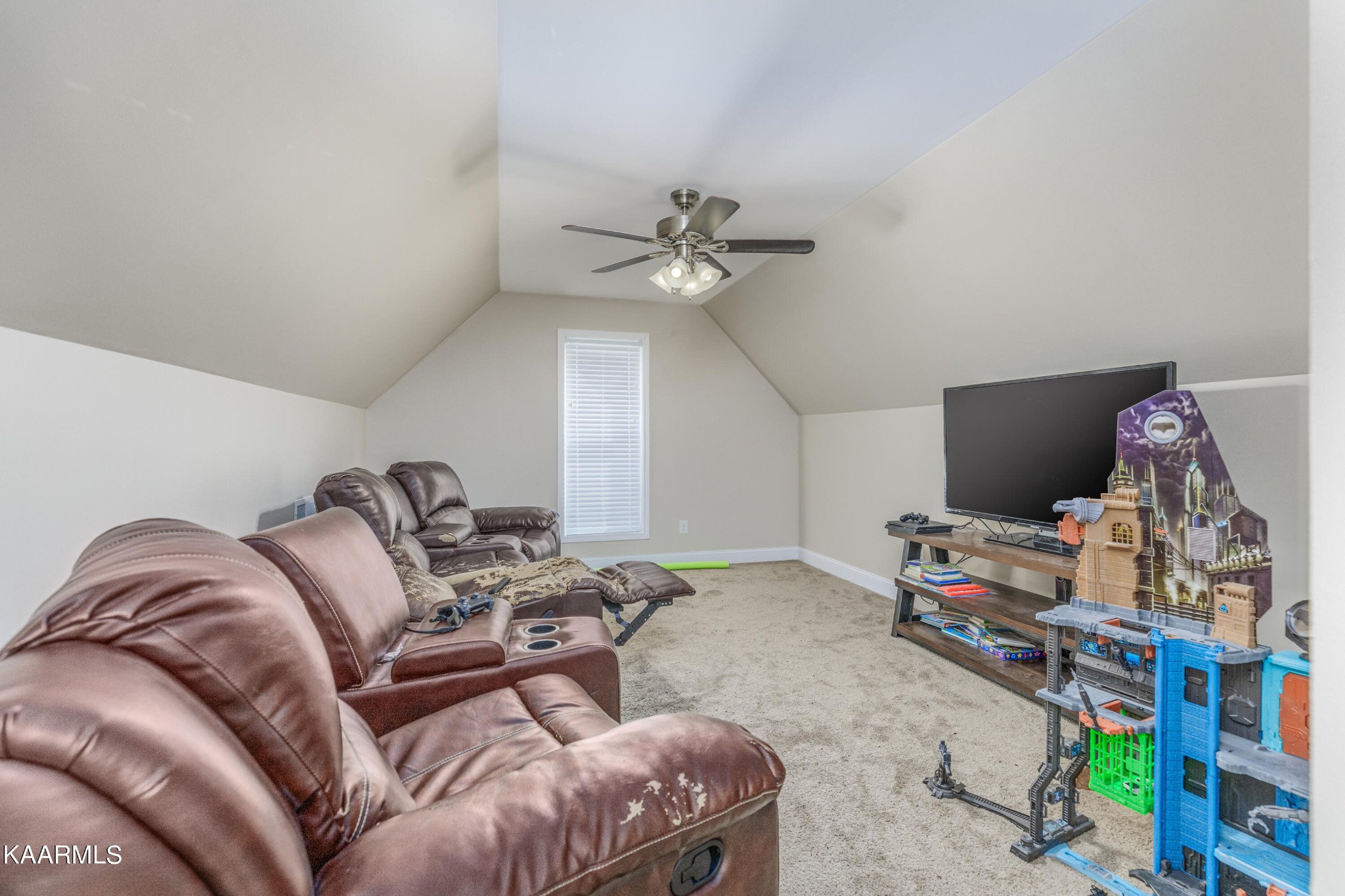 1335 Deep Springs Road Dandridge, TN 37725 - Photo 29 of 30 a living room with furniture
