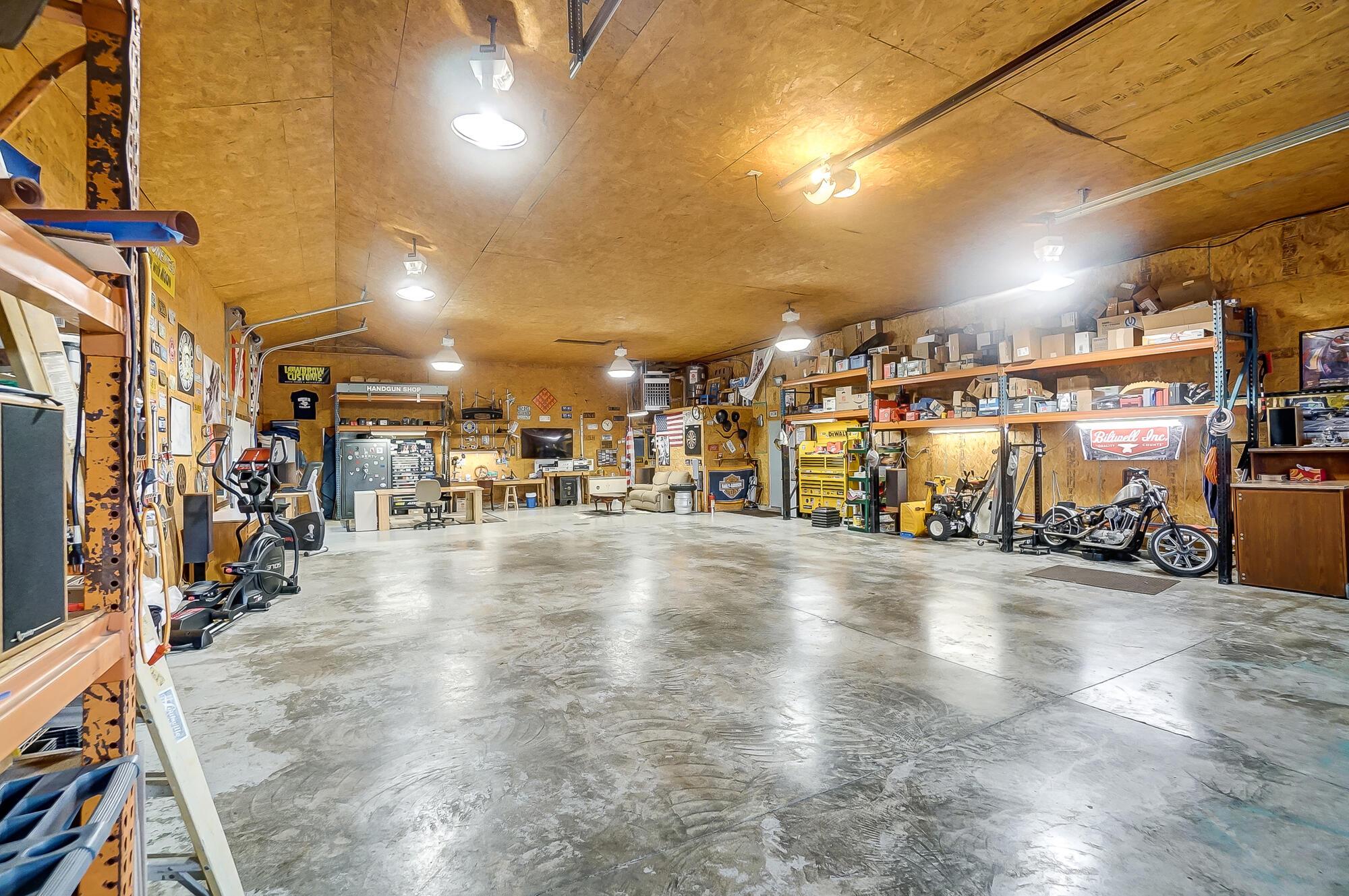 8205 Roberts Road Hilliard, OH 43026 - Photo 7 of 81 Shop Interior