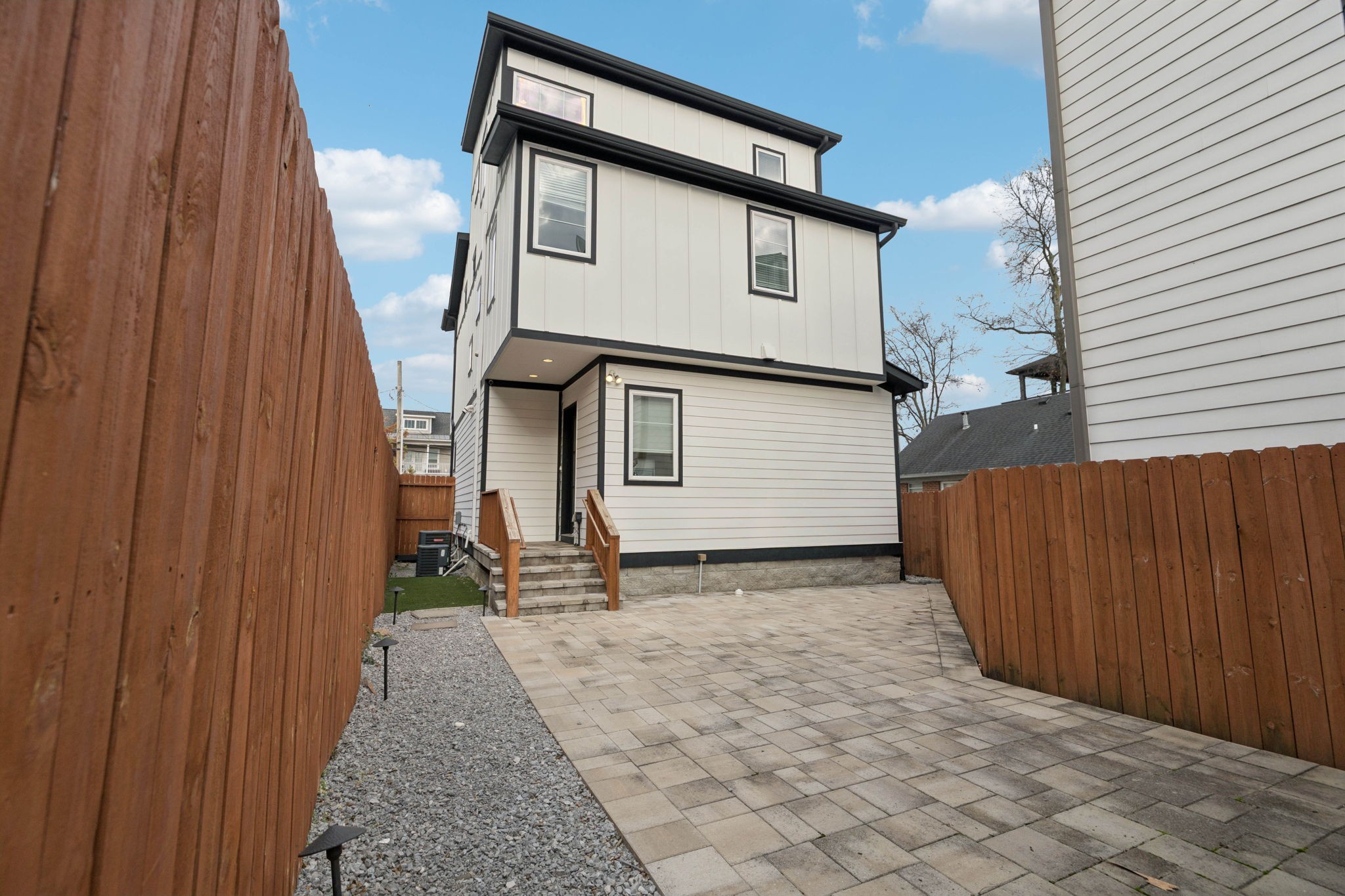 1403 10th Avenue North, Unit A Nashville, TN 37208 - Photo 30 of 53 a backyard of a house
