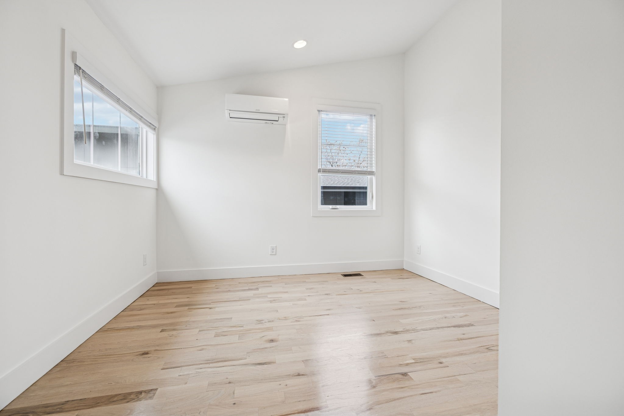 1403 10th Avenue North, Unit A Nashville, TN 37208 - Photo 38 of 53 an empty room with windows