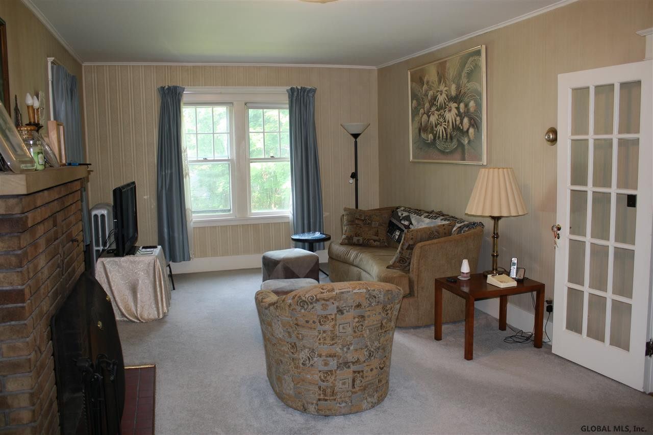 11 Rosa Road Schenectady, NY 12308 - Photo 2 of 9 Photo 2