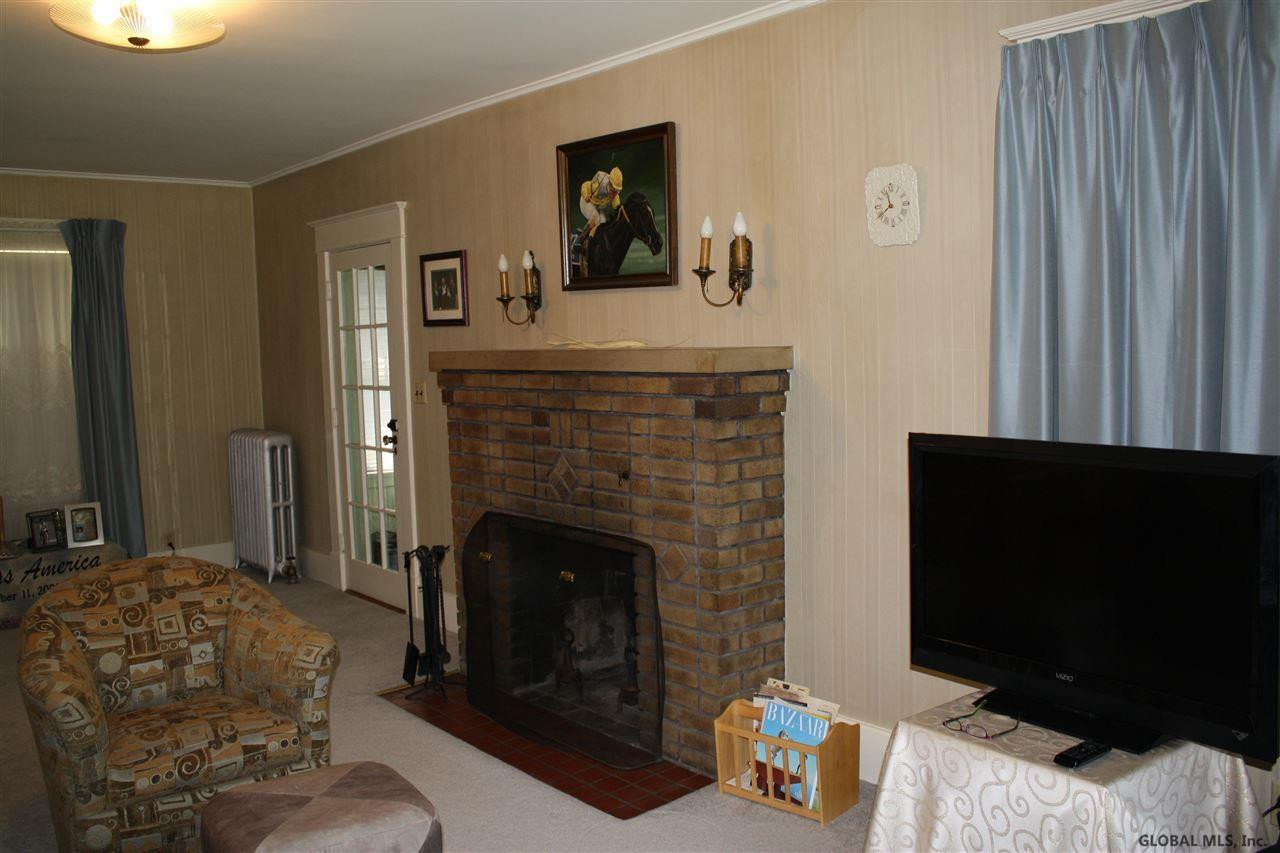 11 Rosa Road Schenectady, NY 12308 - Photo 3 of 9 Photo 3
