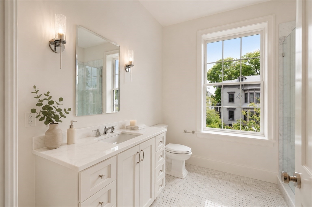 64 Pleasant Street, Unit B Marblehead, MA 01945 - Photo 13 of 37