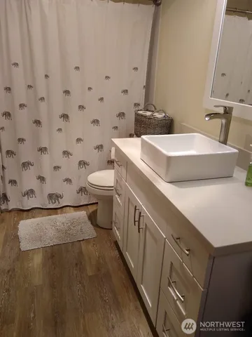 $1,800 | 13717 Linden Avenue North, Unit 208, Seattle, WA 98133