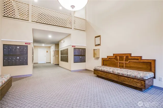 $1,800 | 13717 Linden Avenue North, Unit 208, Seattle, WA 98133