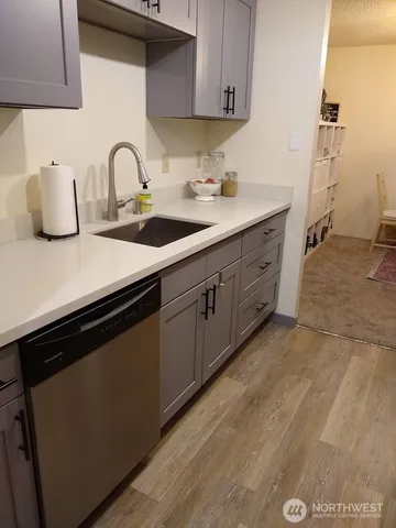 $1,800 | 13717 Linden Avenue North, Unit 208, Seattle, WA 98133