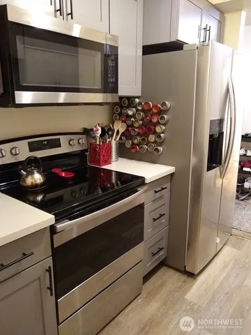 $1,800 | 13717 Linden Avenue North, Unit 208, Seattle, WA 98133