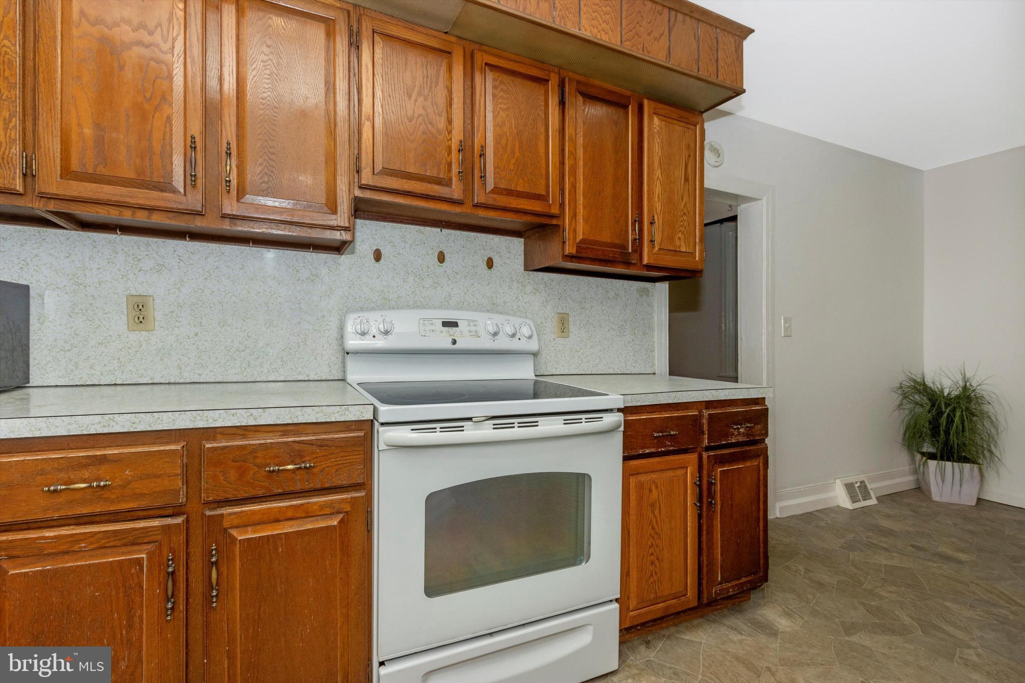 13634 Glissans Mill Road Mount Airy, MD 21771 - Photo 18 of 49 Kitchen