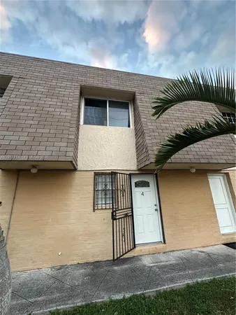 $2,000 | 10902 Southwest 2nd Street, Unit 4F, Sweetwater, FL 33174