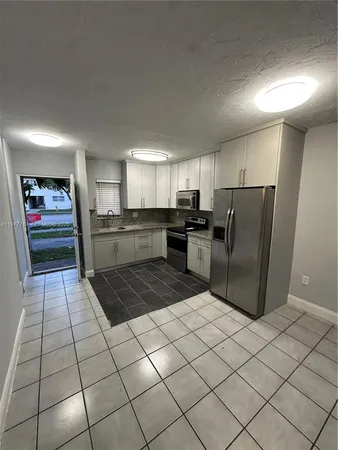 $2,000 | 10902 Southwest 2nd Street, Unit 4F, Sweetwater, FL 33174