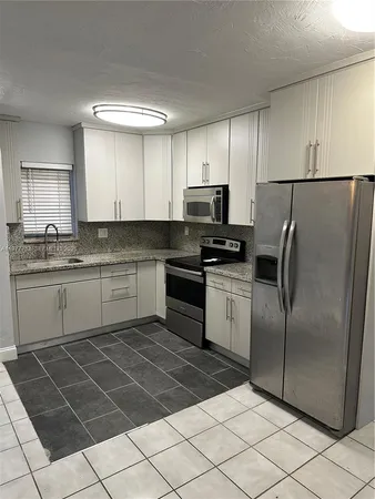 $2,000 | 10902 Southwest 2nd Street, Unit 4F, Sweetwater, FL 33174