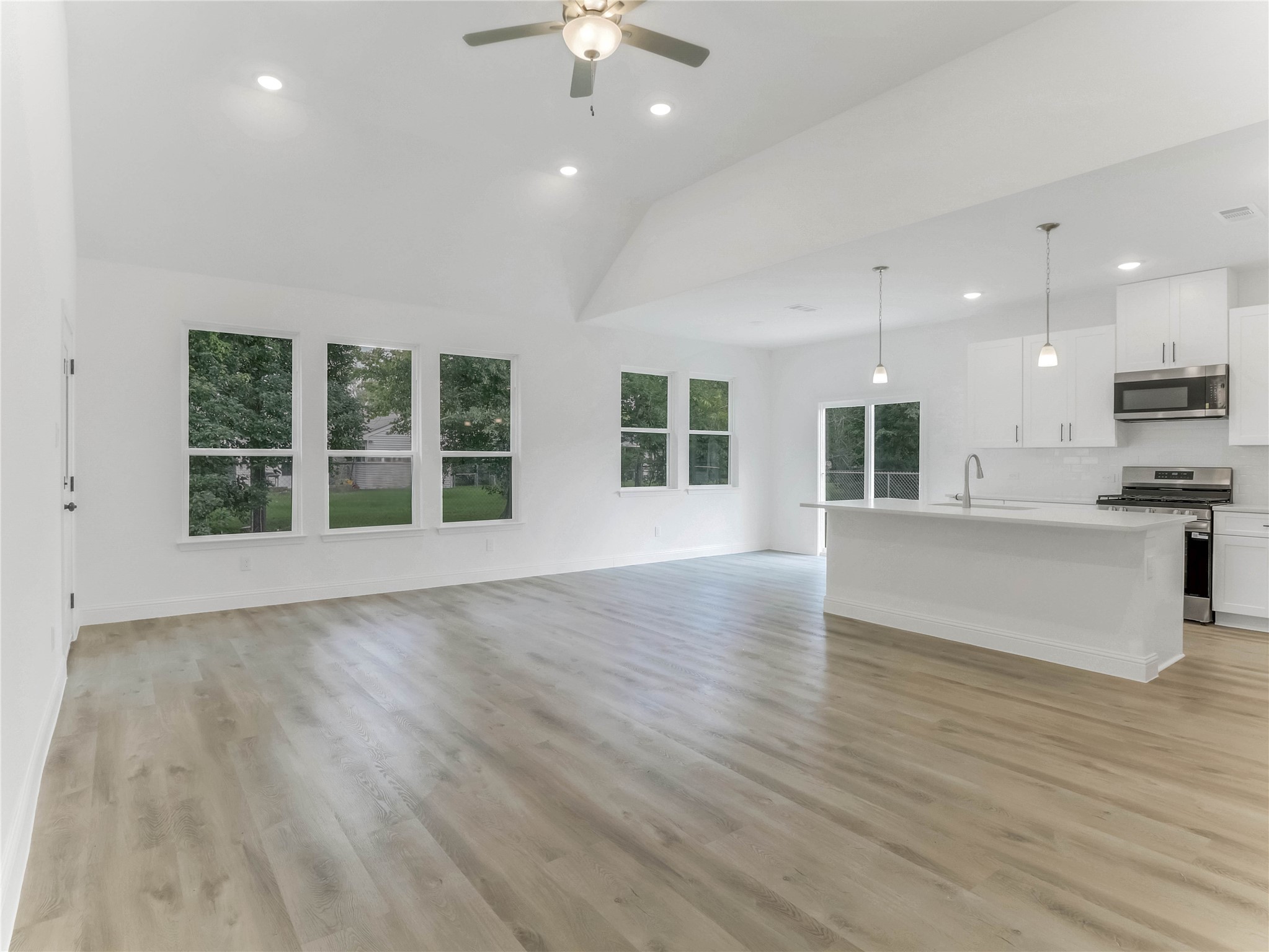 612 Evans Street Angleton, TX 77515 - Photo 6 of 33