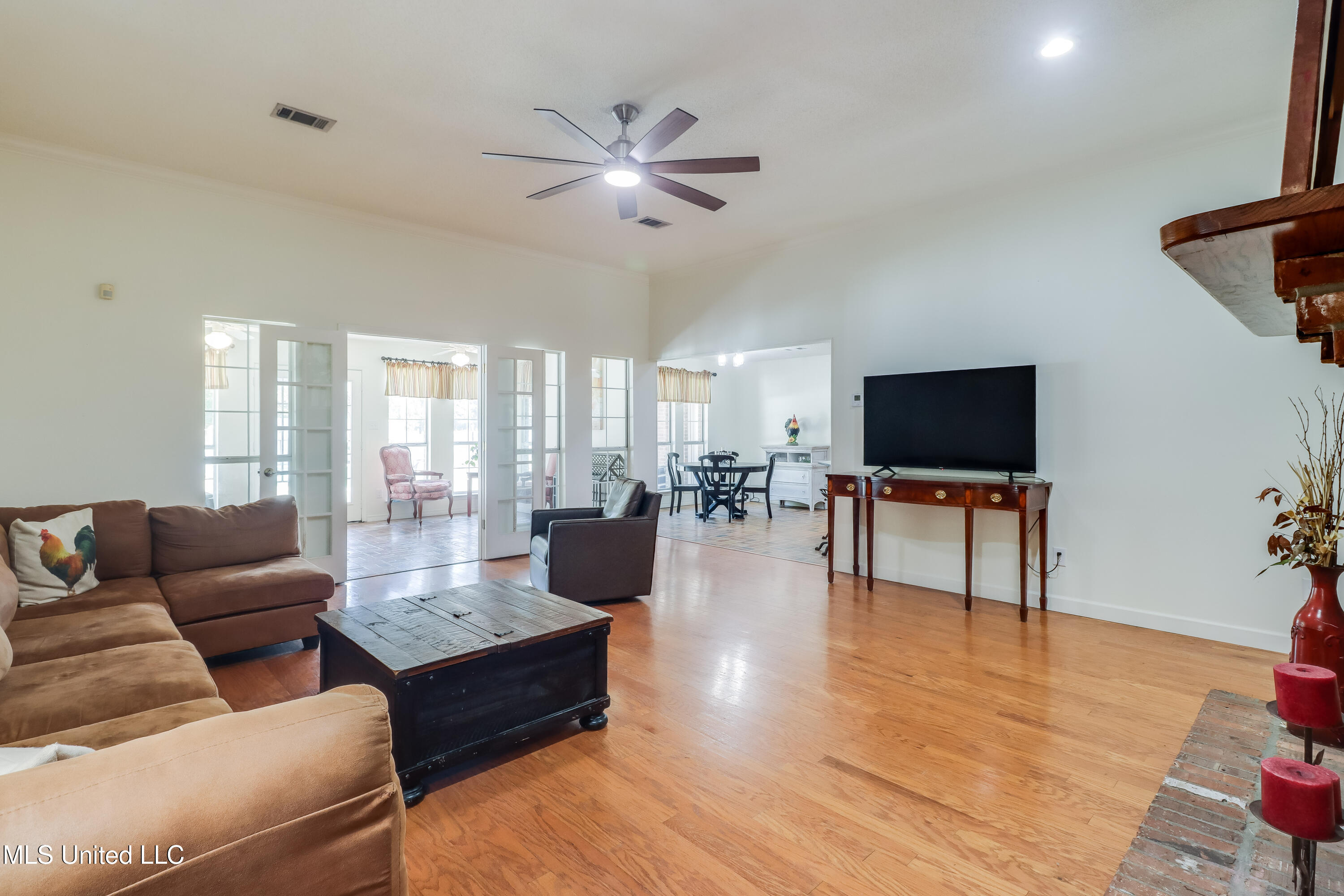 9018 Ferry Point Road Gautier, MS 39553 - Photo 6 of 46 IMG_0020-Edit