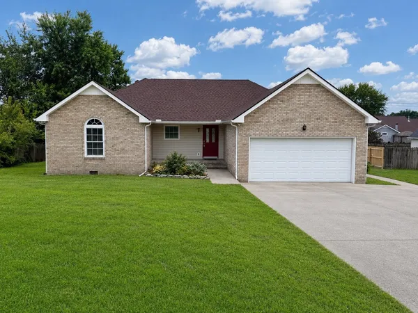 $2,200 | 2017 Smith Circle, Greenbrier, TN 37073