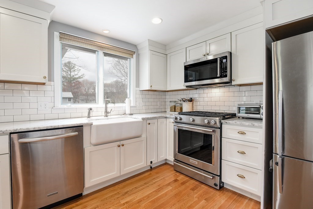8 Erik Road Medfield, MA 02052 - Photo 7 of 33 Gallery Image 7
