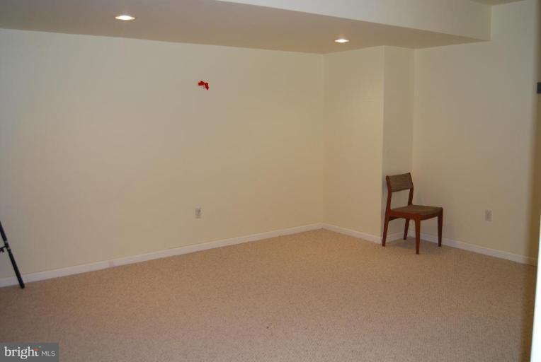 6006 Yates Ford Road Manassas, VA 20111 - Photo 3 of 9 Recreation Room