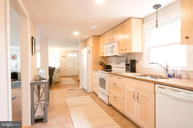 $1,899,000 | 6 West 11th Street, Barnegat Light, NJ 08006