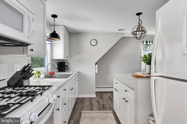 $1,899,000 | 6 West 11th Street, Barnegat Light, NJ 08006