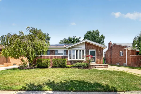 $175,000 | 24584 Marine Avenue, Eastpointe, MI 48021