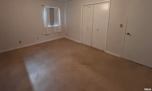 $235,000 | 1033 Sweetbriar Place, Galesburg, IL 61401