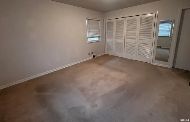 $235,000 | 1033 Sweetbriar Place, Galesburg, IL 61401