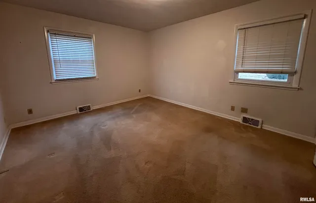 $235,000 | 1033 Sweetbriar Place, Galesburg, IL 61401