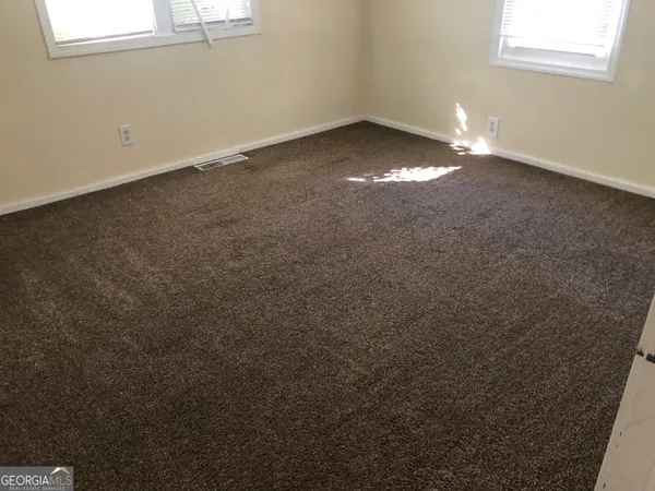 a view of empty room with window