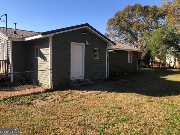 a front view of house with yard