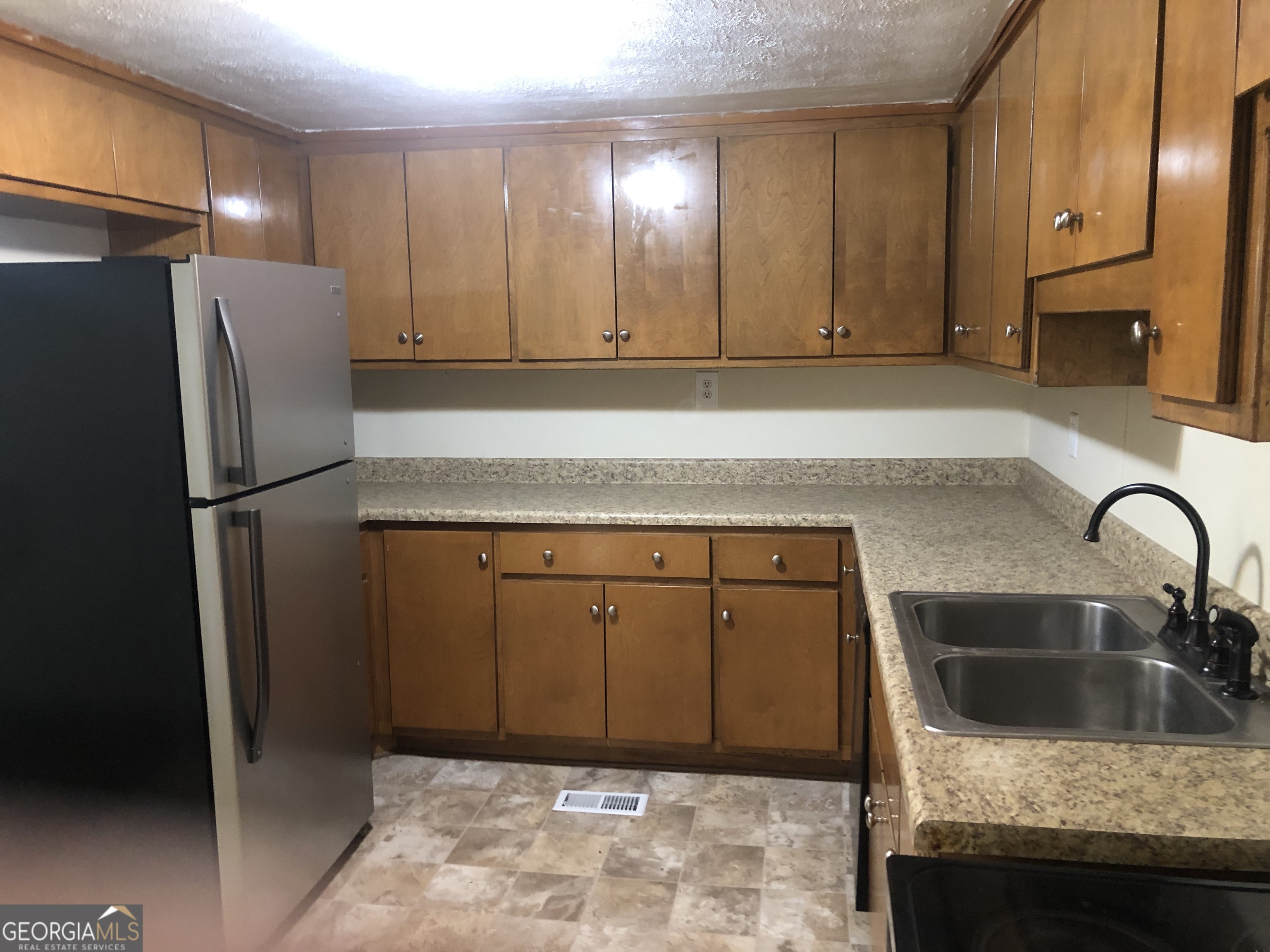 4454 Highway 3 Griffin, GA 30223 - Photo 5 of 23 a kitchen with stainless steel appliances granite countertop a refrigerator a sink and a stove