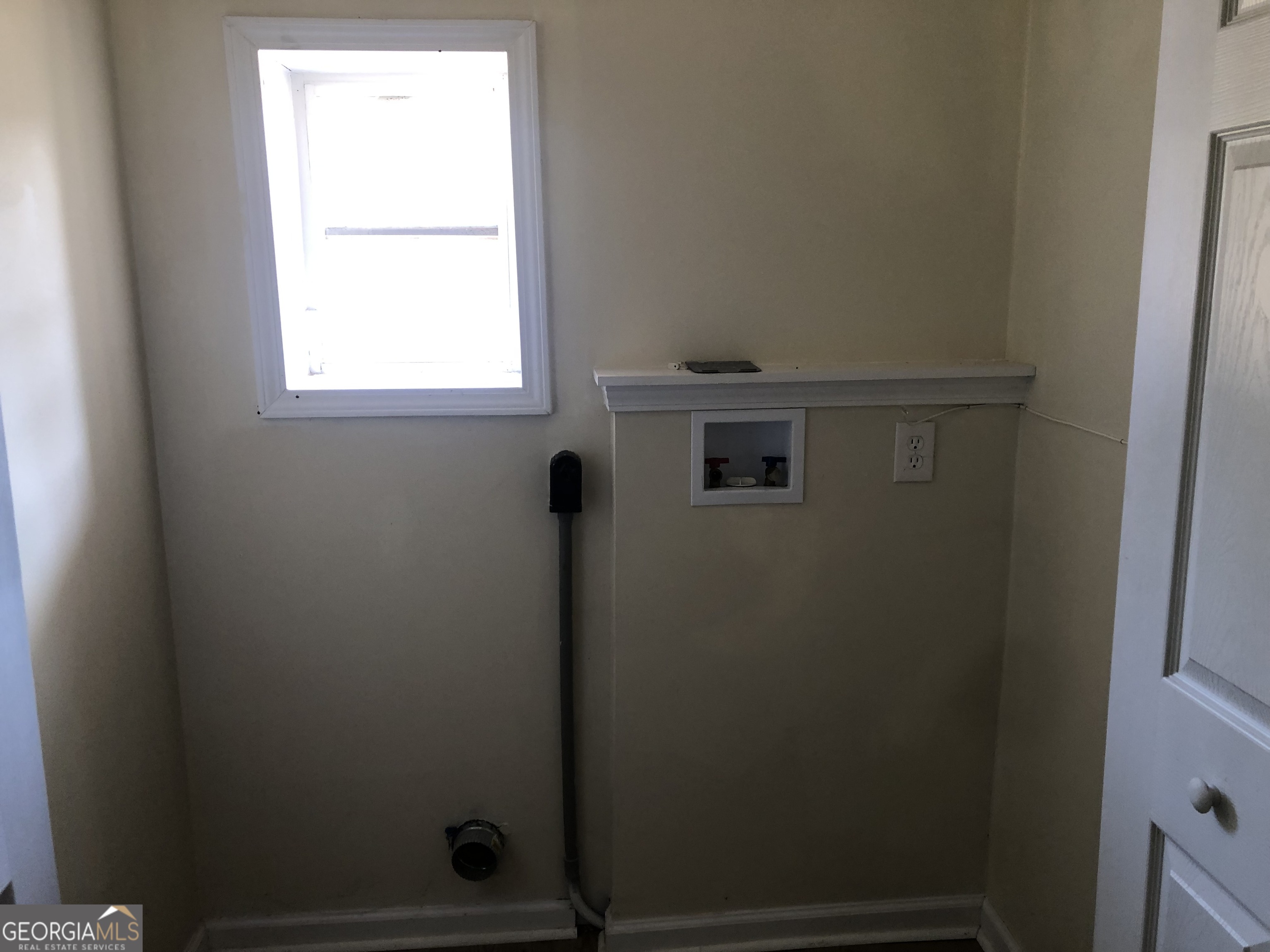 4454 Highway 3 Griffin, GA 30223 - Photo 10 of 23 a bathroom with a window