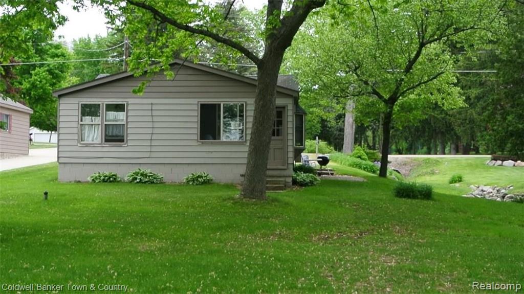10237 Carmer Road Fenton, MI 48430 - Photo 2 of 27