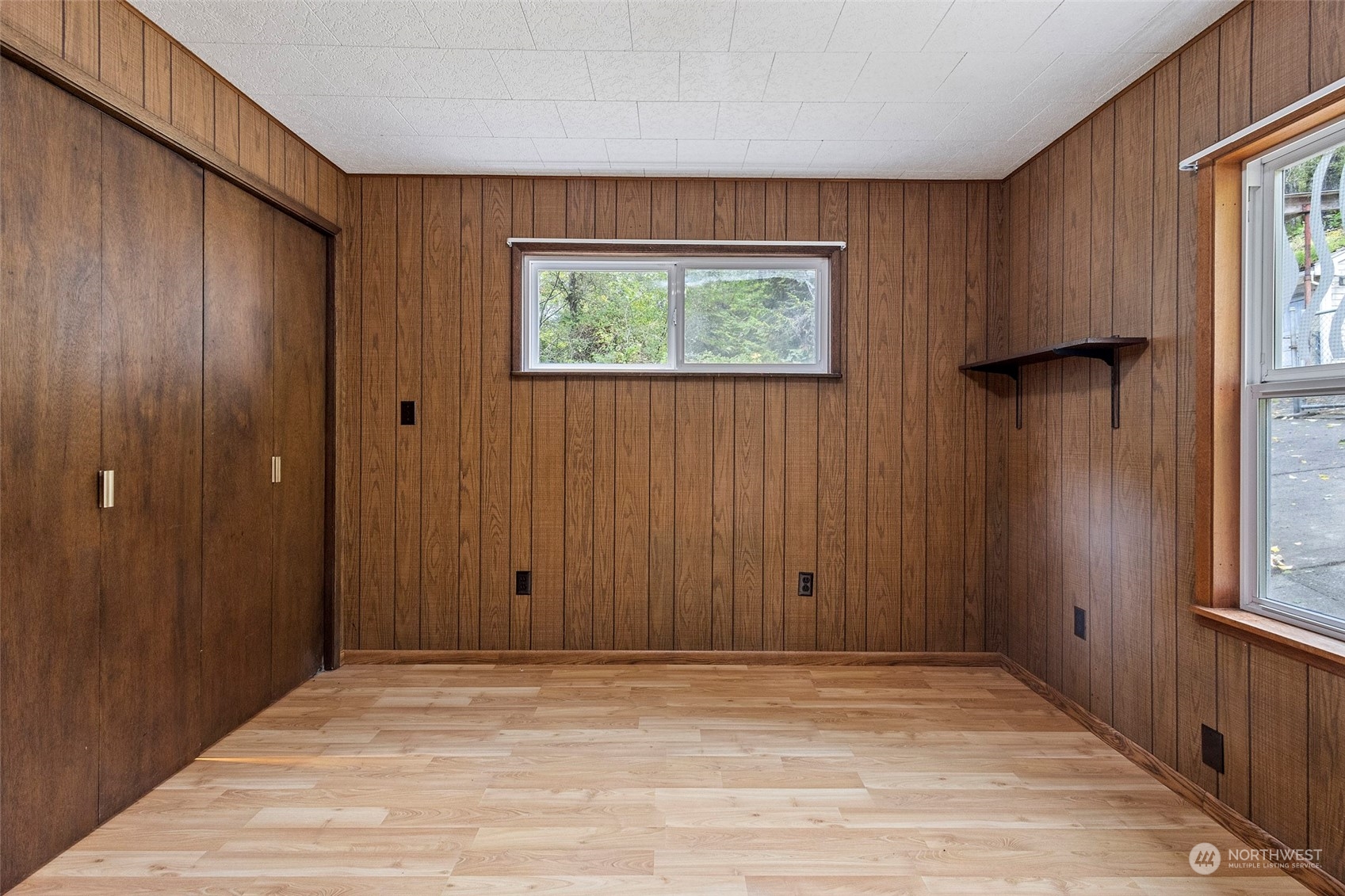 4865 Saratoga Road Langley, WA 98260 - Photo 12 of 40 an empty room with windows