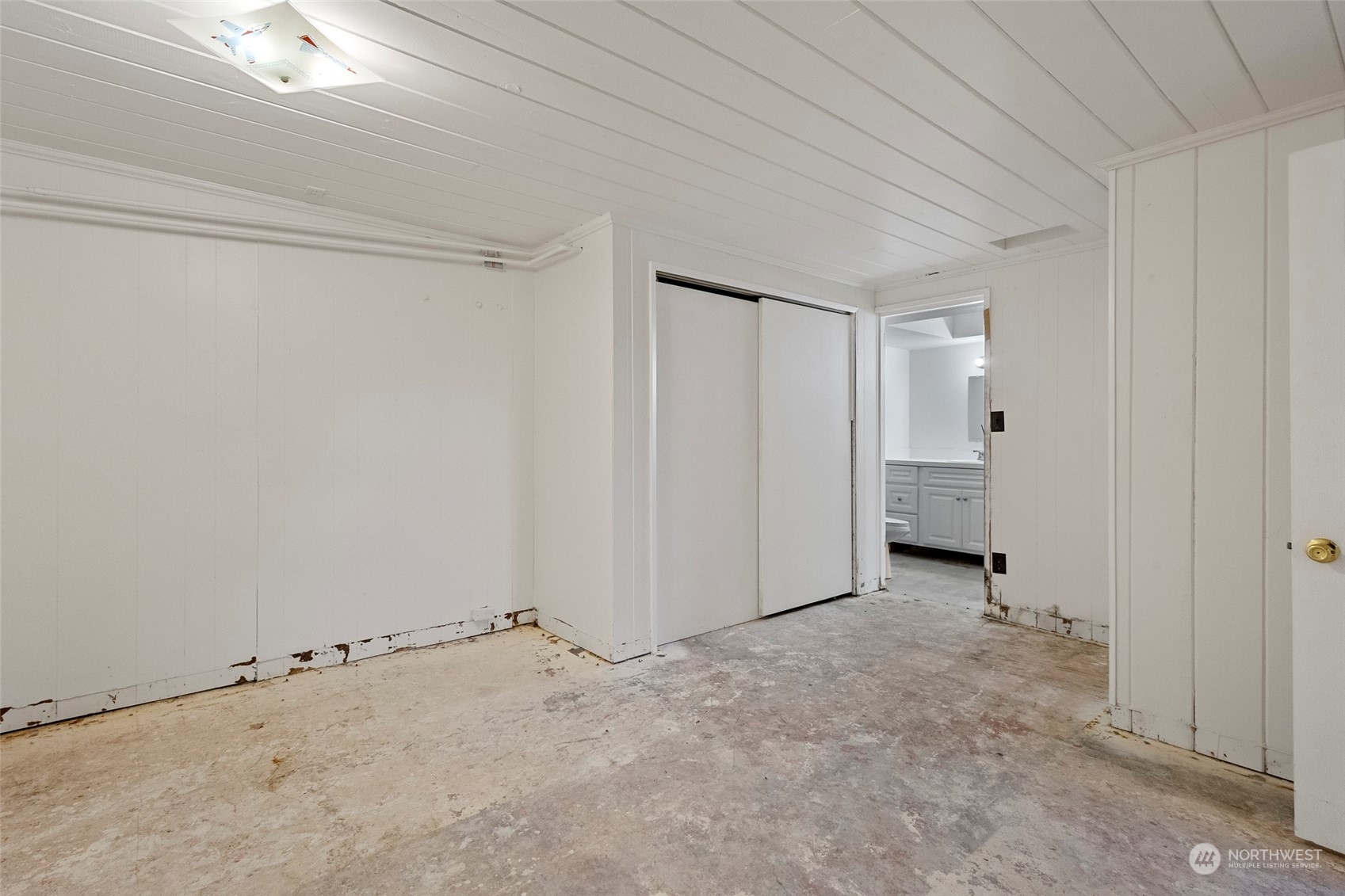 4865 Saratoga Road Langley, WA 98260 - Photo 25 of 40 a view of an empty room