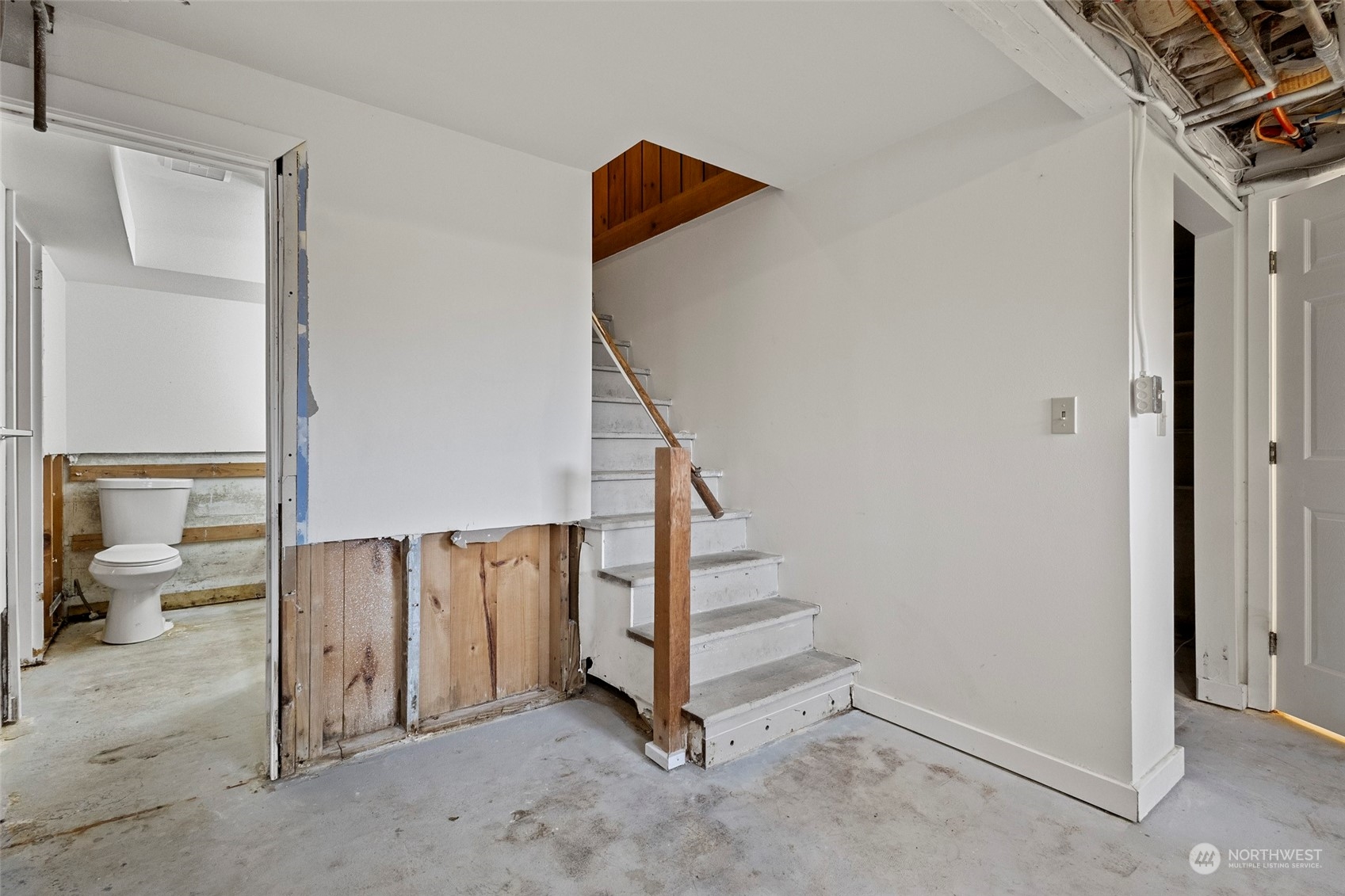 4865 Saratoga Road Langley, WA 98260 - Photo 26 of 40 a view of entryway and hall