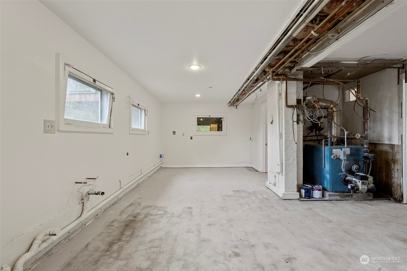 4865 Saratoga Road Langley, WA 98260 - Photo 30 of 40 a view of a livingroom with closet