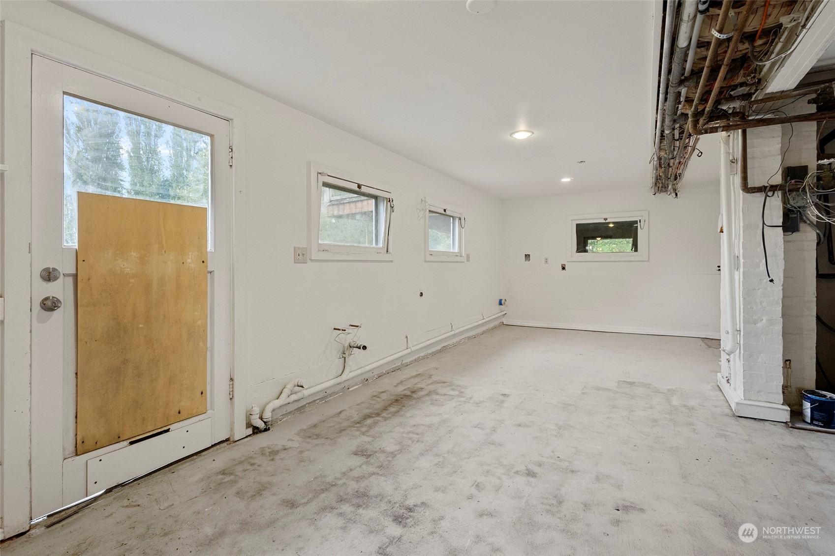 4865 Saratoga Road Langley, WA 98260 - Photo 31 of 40 a view of a room with window