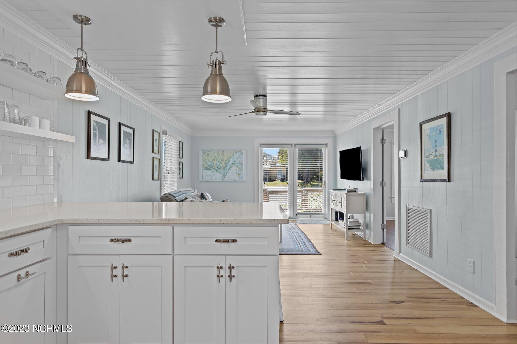 427 East Fort Macon Road Atlantic Beach, NC 28512 - Photo 18 of 42 Living room/Kitchen