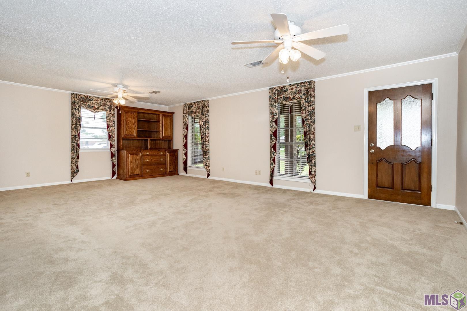 10196 Twin Cedars Street Baton Rouge, LA 70816 - Photo 3 of 26 Gallery Image 3