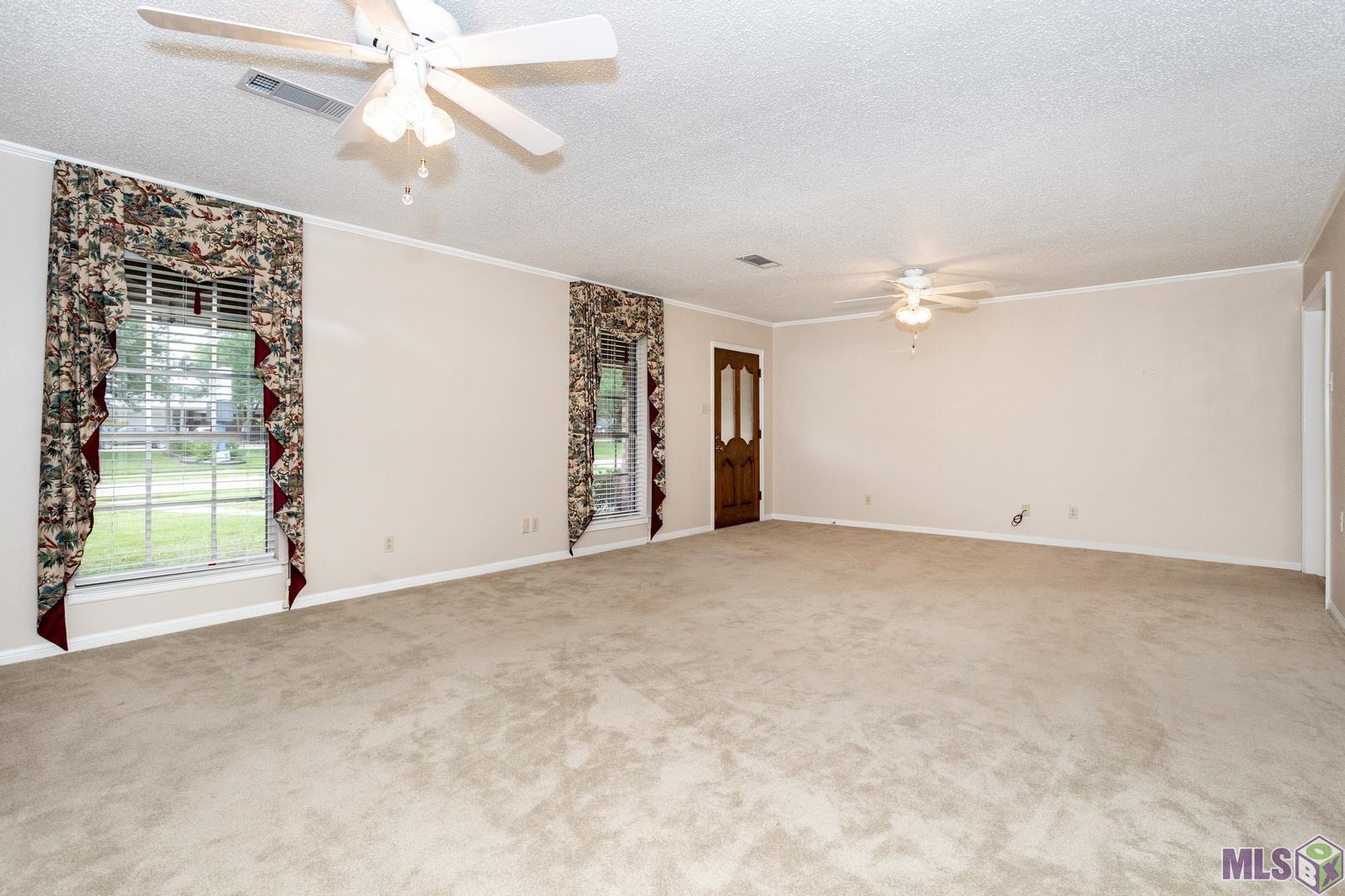 10196 Twin Cedars Street Baton Rouge, LA 70816 - Photo 4 of 26 Gallery Image 4