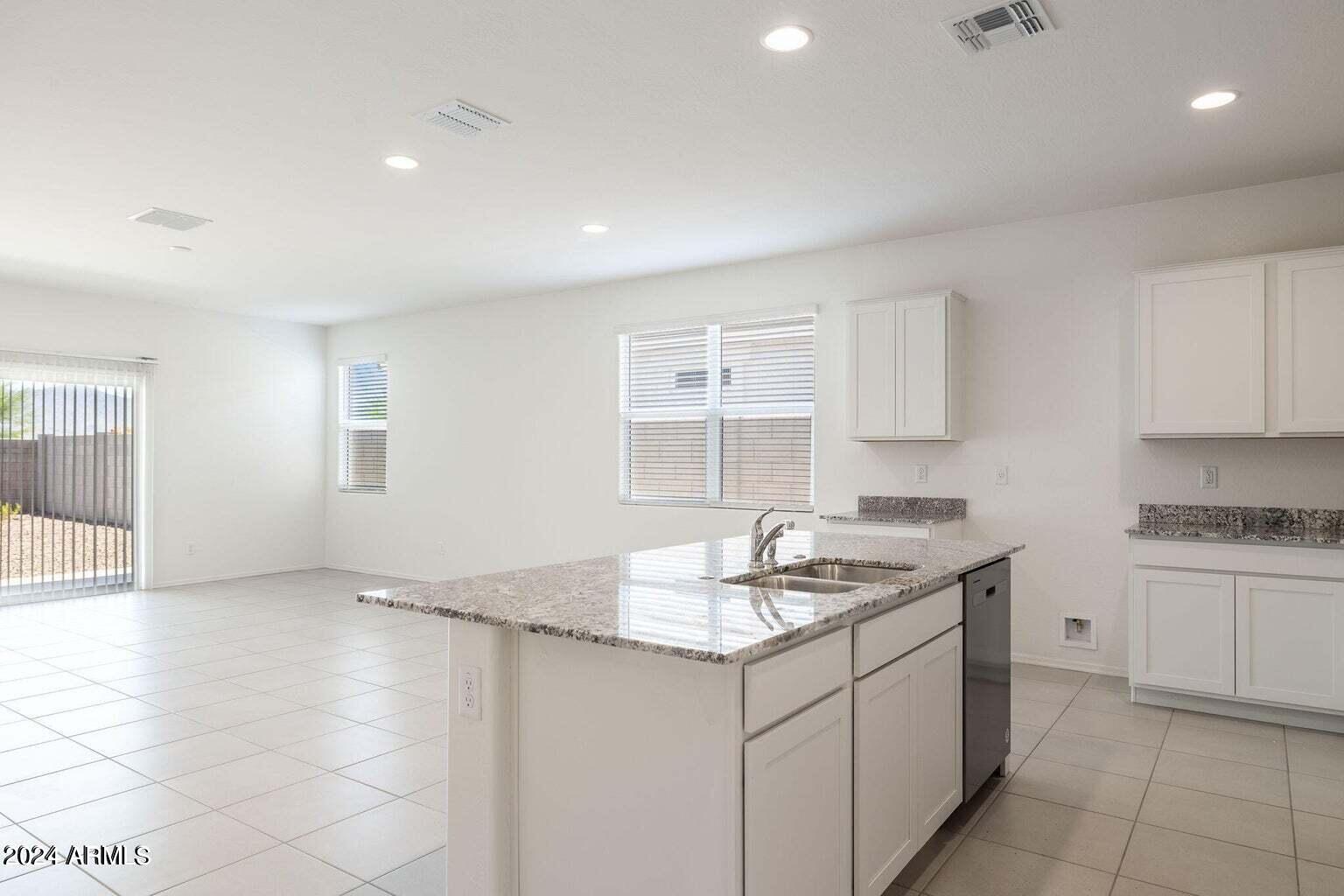 10516 West Bloch Road Tolleson, AZ 85353 - Photo 7 of 28 20240822004817541128000000-o