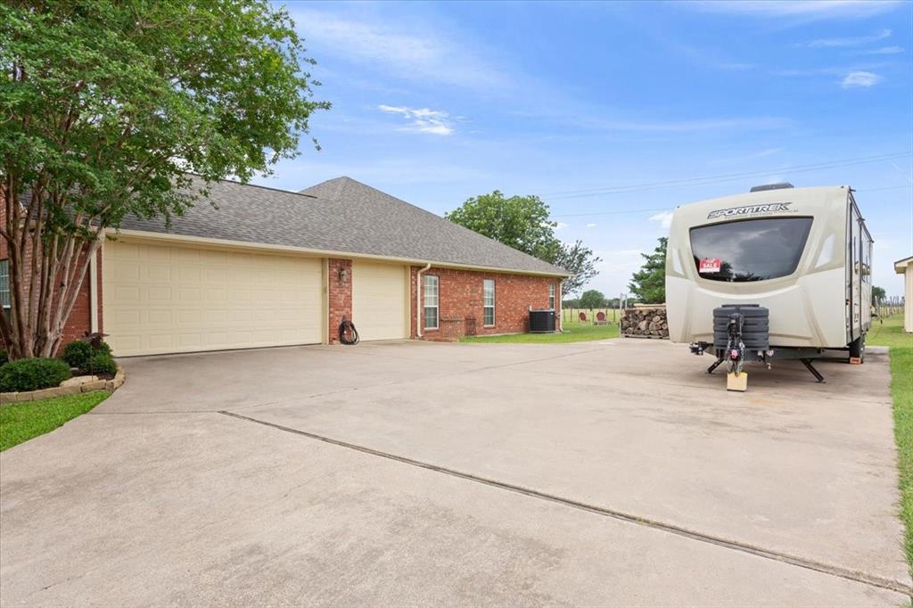 6008 Mesquite Tree Court Waco, TX 76708 - Photo 9 of 39