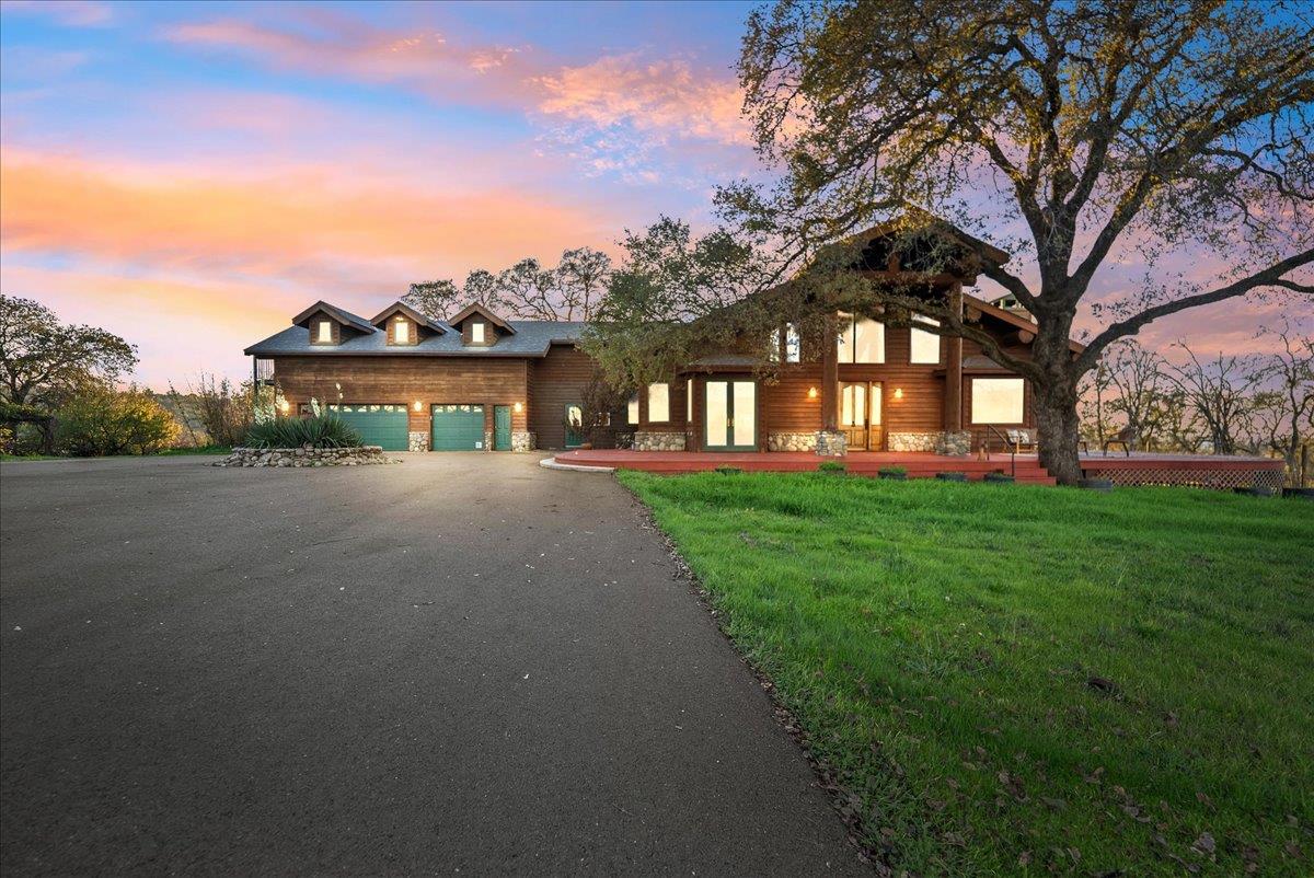 a view of a house with a big yard