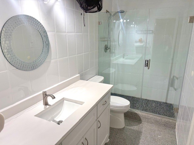 801 River Road, Unit 105D Montgomery, TX 77356 - Photo 22 of 32 a bathroom with a sink a toilet and shower