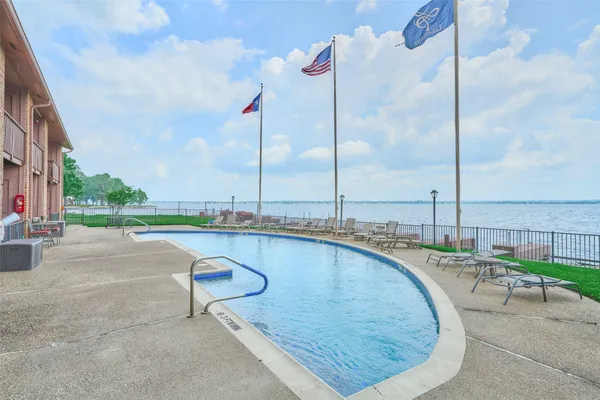 $289,000 | 801 River Road, Unit 105D, Montgomery, TX 77356